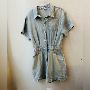 Le Lis Collection Denim chambray light wash cotton short sleeve Romper womens M